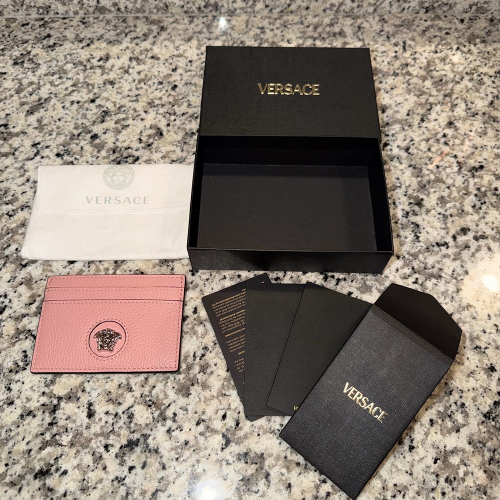 ✨Authentic! Versace Medusa Blush Pink Card Holder – NWT – Full Set!✨